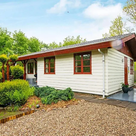 4 Person Holiday In בית נופש Toftlund